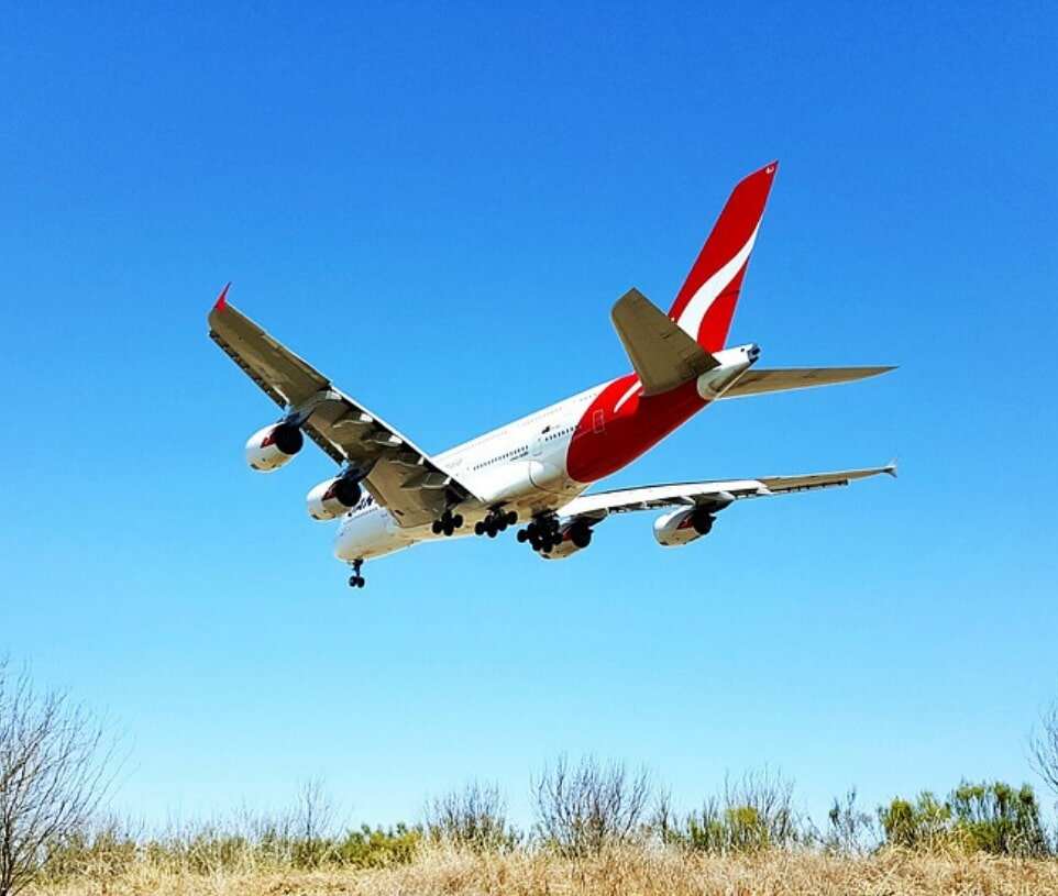 qantas aeroplace landing